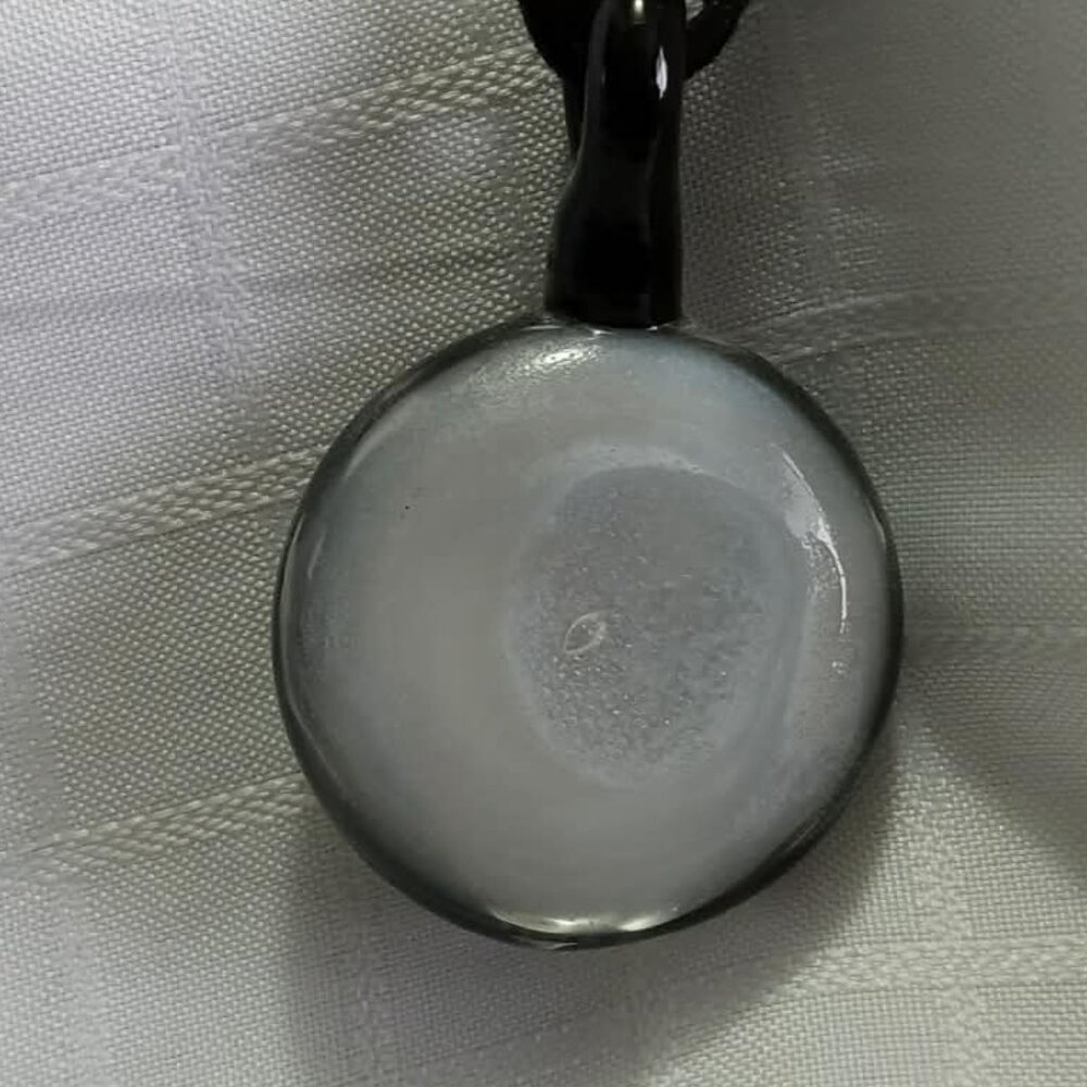 Let's pay tribute to this pendant work with a bunch of hashtags in the comments. - Picture 5 of 7